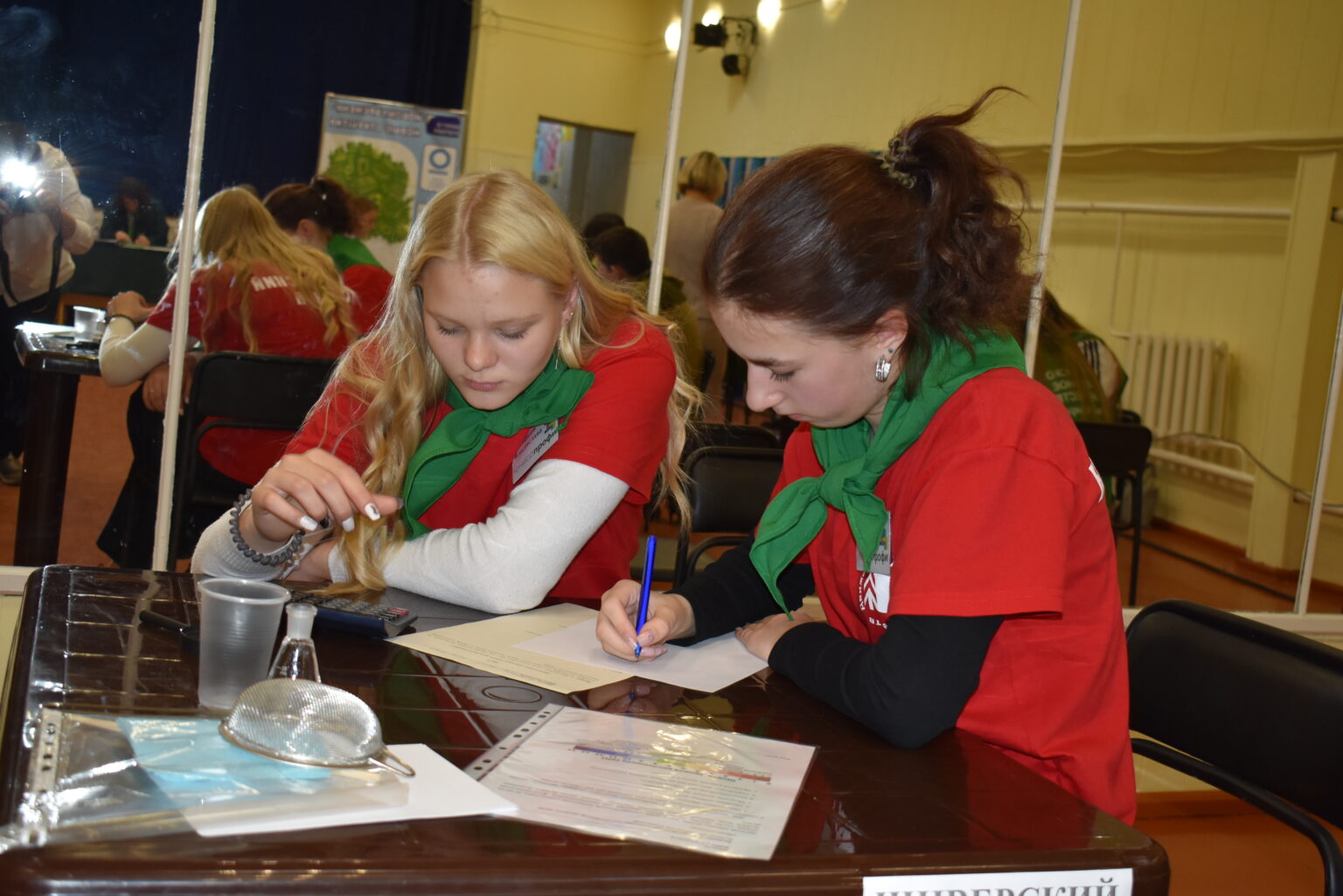 юный интеллектуал.